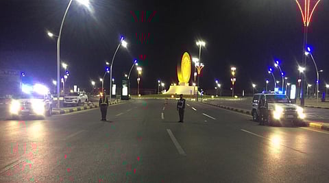 بالصور.. طرقات الجوف الخالية من المارة توثق التزام المواطنين والمقيمين بمنع التجول