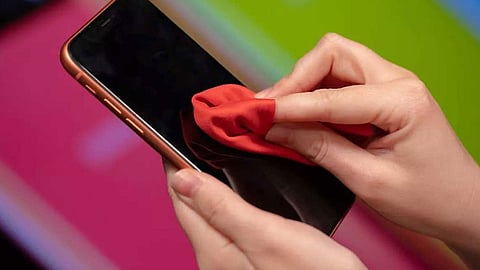 لمواجهة خطر الفيروس.. خطوات تخلص «جوالك» من كورونا