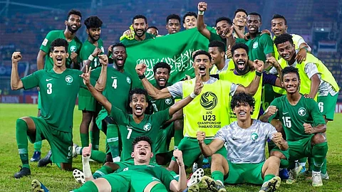 «تاريخ الأولمبية».. الأخضر يقص الشريط والأثقال تعانق المجد