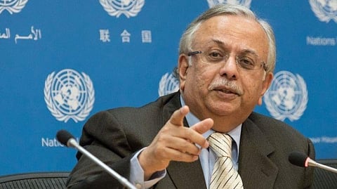 "المعلمي" يطلع المجموعة العربية على ملابسات وقف إطلاق النار الشامل باليمن