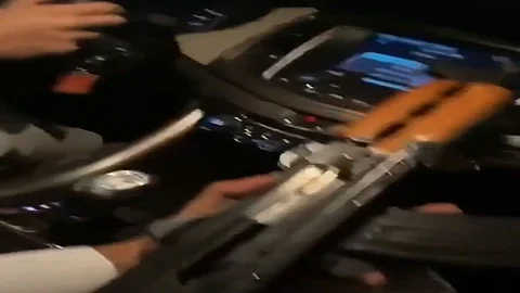 مصادر «عاجل»: القبض على مطلق النار برشاش من سيارته خلال منع التجول بحي النظيم بالرياض