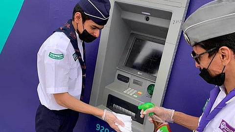 الفريق التطوعي بعفيف يُشارك في الحد والوقاية من "كورونا المستجد"