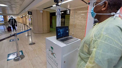 بالصور.. وصول الرحلة الثانية للمواطنين العالقين بواشنطن إلى مطار الملك خالد