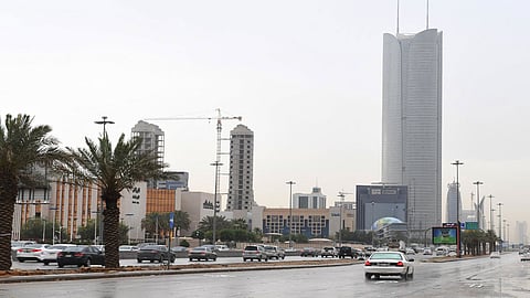 الصخري يتوقع حالة مطرية مميزة على مناطق عدة ويحدد موعدها