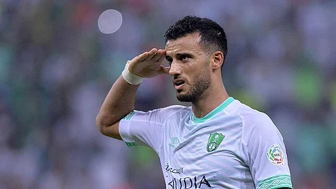 الأهلي يلحق بالاتحاد ويتخذ القرار الصعب تجاه لاعبيه