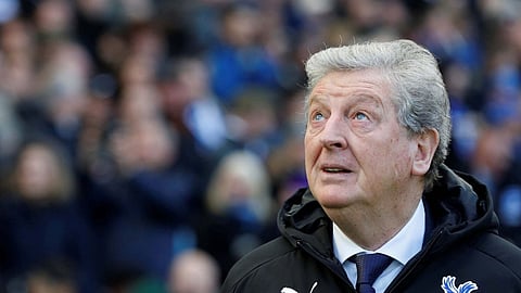 مدرب كريستال بالاس يطالب باستكمال الدوري الإنجليزي