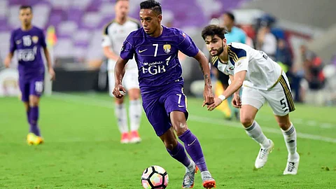 الاتحاد الإماراتي يقرر تخفيض 40% من أجور «لاعبي الخليج»