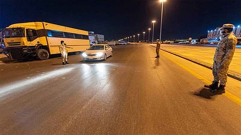 استثناء «نقل البضائع» من منع التجول داخل مكة والمدينة.. تعرف على الشروط