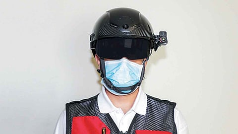 دبي تبدأ استخدام «خوذة ذكية» للكشف عن المصابين بكورونا