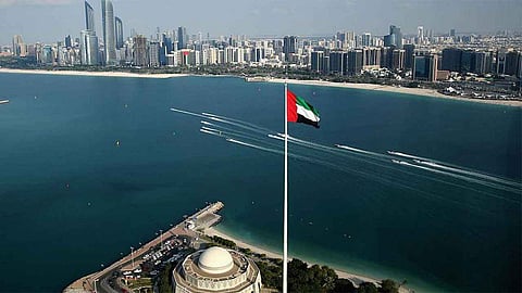 الإمارات تمدد صلاحية الإقامات وتأشيرات الدخول المنتهية حتى نهاية العام