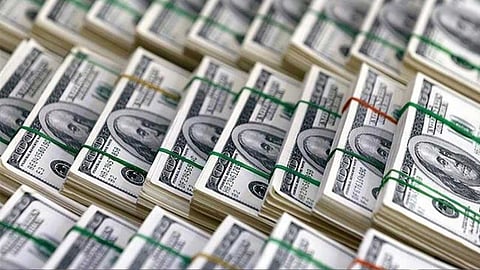 الليرة اللبنانية تهبط إلى مستوى قياسي أمام الدولار