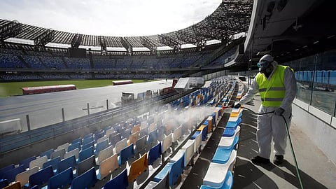 كرة القدم مهددة بغياب الجماهير لمدة 18 شهرًا بسبب كورونا