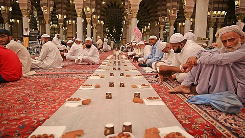 إيقاف خدمة الإفطار بالمسجد النبوي في شهر رمضان