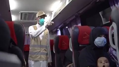 بالفيديو.. مغادرة الدفعة الثانية من معتمري باكستان إلى بلادهم