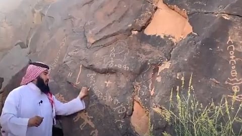 بالفيديو.. ثعلبة الثمودي يكتب قصته مع العزل الصحي قبل 2500 عام