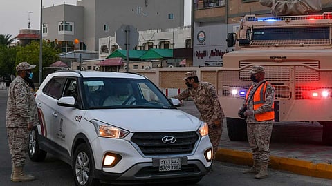 بالصور.. قوات الحرس الوطني تشارك في تنفيذ قرار منع التجول في الأحساء