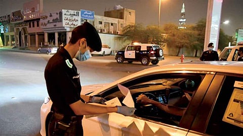 القبض على 34 مواطنًا ومقيمًا خالفوا منع التجول والإجراءات الصحية