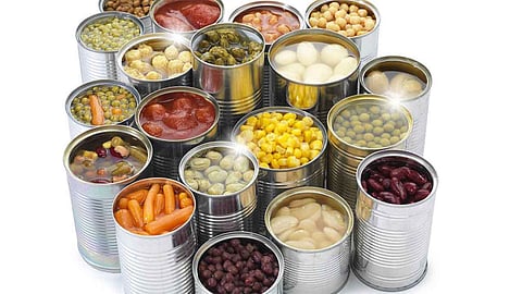 تحذير من الاحتفاظ بالمعلبات المفتوحة في الثلاجة