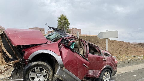  بالصور.. مصرع شخص وإصابة 7 من عائلة واحدة في انقلاب مركبة بالباحة