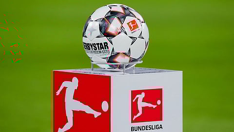 رئيس اتحاد الكرة الألماني يطالب بعودة المباريات خلف الأبواب المغلقة