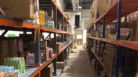 ضبط مخزن معقّمات مخالفة للاشتراطات في الرياض