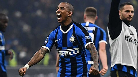 كونتي يمهد الطريق لتمديد عقد متوسط الميدان الإنجليزي