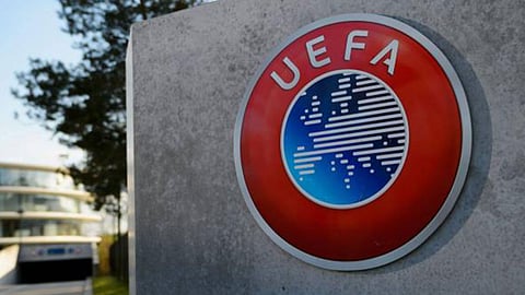 «يويفا» يرد على أنباء تجميد النشاط الكروي حتى 2021