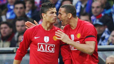 مدافع مانشستر يونايتد التاريخي يكشف الفارق بين ميسي ورونالدينيو