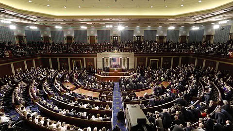 النواب الأمريكي يقرُّ حزمة تحفيز جديدة بقيمة 484 مليار دولار