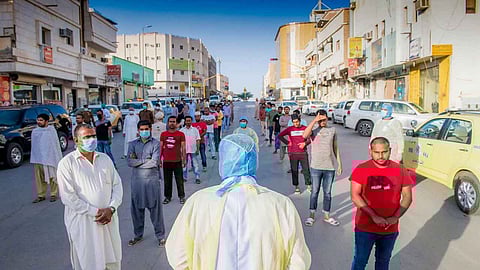 بالصور.. المسح النشط بالقصيم يطبق إجراءاته على أكثر من 74 ألف عامل