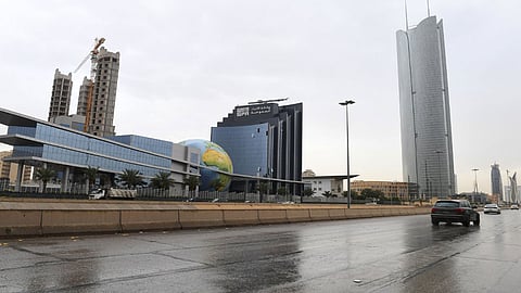 أمطار رعدية ورياح نشطة بمناطق المملكة.. الثلاثاء