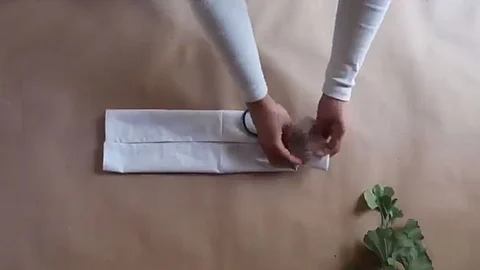 بالفيديو.. كيفية صنع كمامة قماشية في المنزل