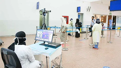 بالصور.. وصول رحلتين من جنيف وأمستردام للرياض وجدة ضمن رحلات عودة المواطنين