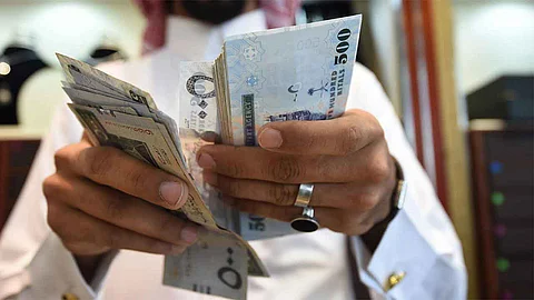 مصادر «عاجل»: المالية توجه بتقديم صرف رواتب شهر مايو