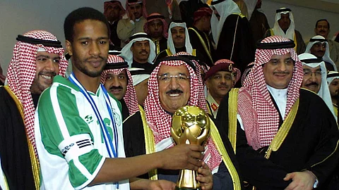 الهلال يكيل المديح إلى «الجندي المعروف»
