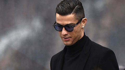 هل قام رونالدو بتسريب تطورات مرض ديبالا بفيروس كورونا؟