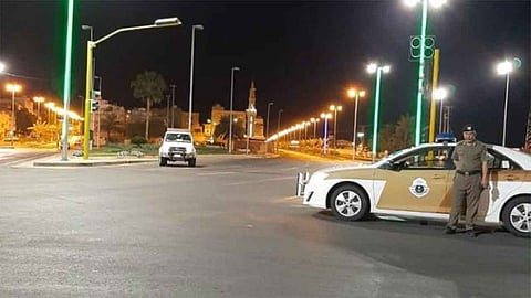 ضبط مواطن نشر الهلع بين أهالي أملج بمعلومات مغلوطة عن إصابة حالة بكورونا