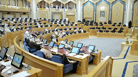 «الشورى» يطالب بـتشجيع الاستثمـار فـي عدد من القطاعات لدعم النمو الاقتصادي وتوفير الوظائف