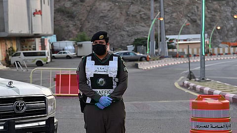 بالصور.. الجهات الأمنية بمحافظة الداير تواصل جهودها لتطبيق أمر منع التجول