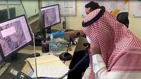 بالفيديو.. المواطن الغامدي يتصل بـ"997" ففوجئ بأمير الباحة يرد عليه