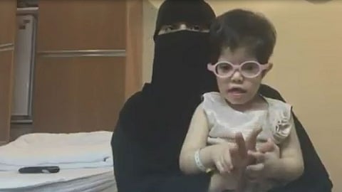 بالفيديو.. طائرة وسكن خاص لمواطنة طلبت نقل ابنتها للعلاج من المدينة إلى الرياض