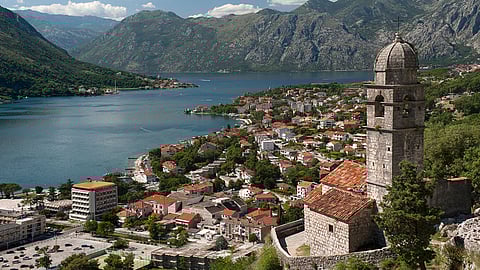 دولة أوروبية تروج لنفسها كوجهة لقضاء عطلات صيفية خالية من كورونا