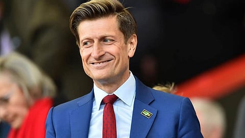 رئيس كريستال بالاس يحذر من عدم استئناف الدوري الإنجليزي