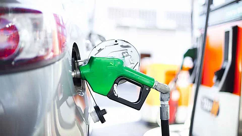 التجارة: سنتابع التزام محطات الوقود بأسعار البنزين الجديدة