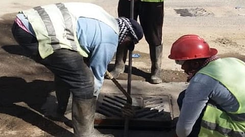 بالصور.. تجهيز مضخات أنفاق الطائف وصيانة عبارات السيول