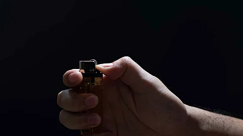 النمر يحذر من إدمان غاز الولاعات بحجة علاج الدهون