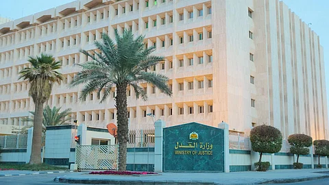 «العدل»: ربط تذكرة المستفيد بمركز التواصل الموحد مباشرة مع الدائرة المختصة