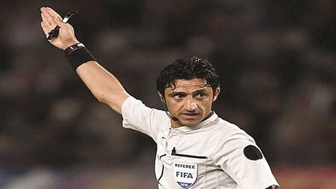 كورونا يضع حكم مواجهة منتخبي السعودية وقطر 2014 بالحجر الصحي