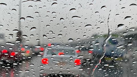 تستمر عدة أيام.. «الحصيني» يتوقع حالة ماطرة على 10 مناطق