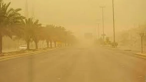 الأرصاد: رياح نشطة وأتربة على تبوك وتيماء.. والدفاع المدني ينبه